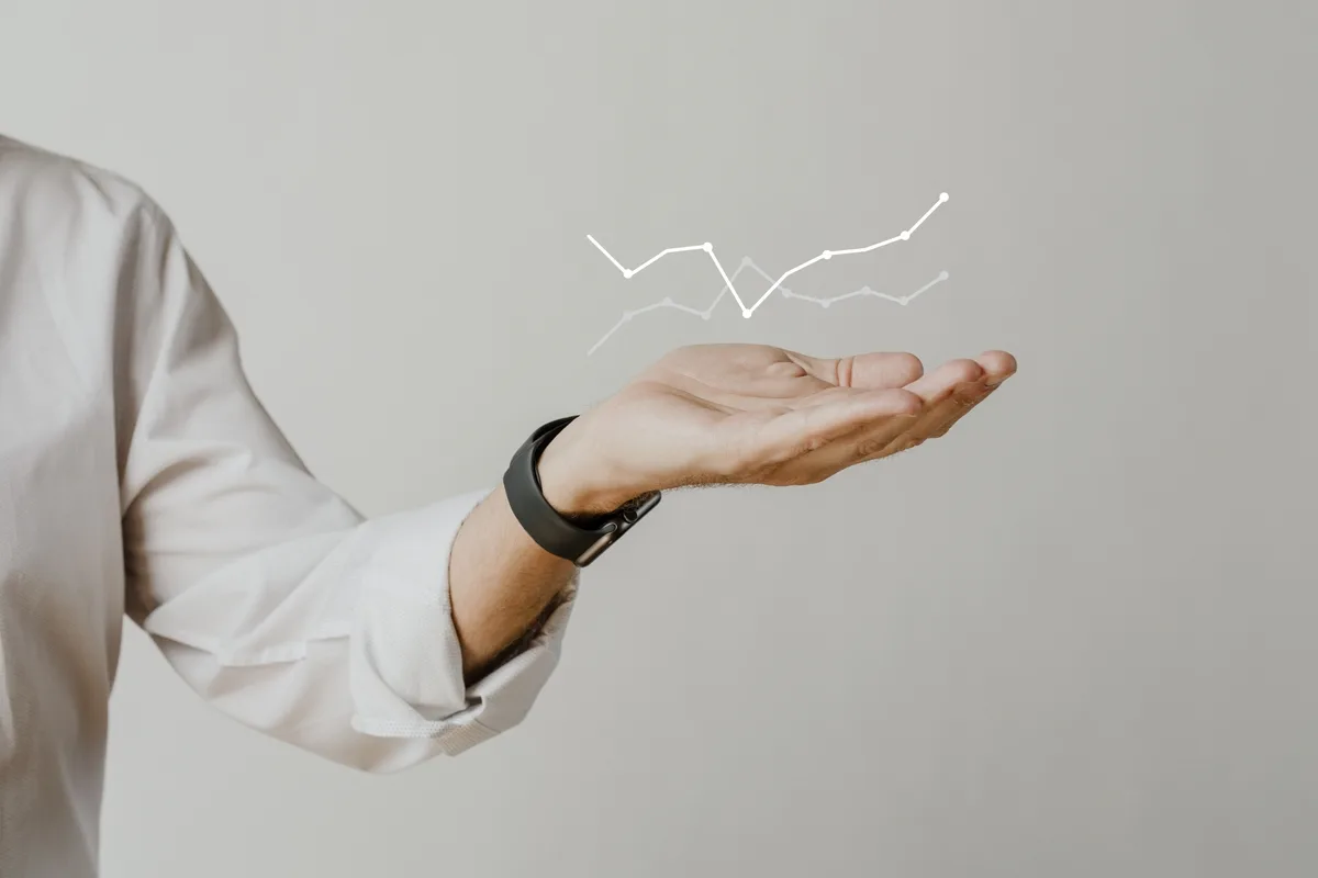 Digital line graph with businessman hand overlay psd
